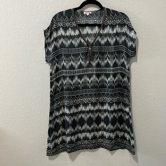 Johnny Was Dresses & Skirts - JOHNNY WAS Grey 100% Silk Dress with Brown Leather Trim/Tassle, Size XS (P)